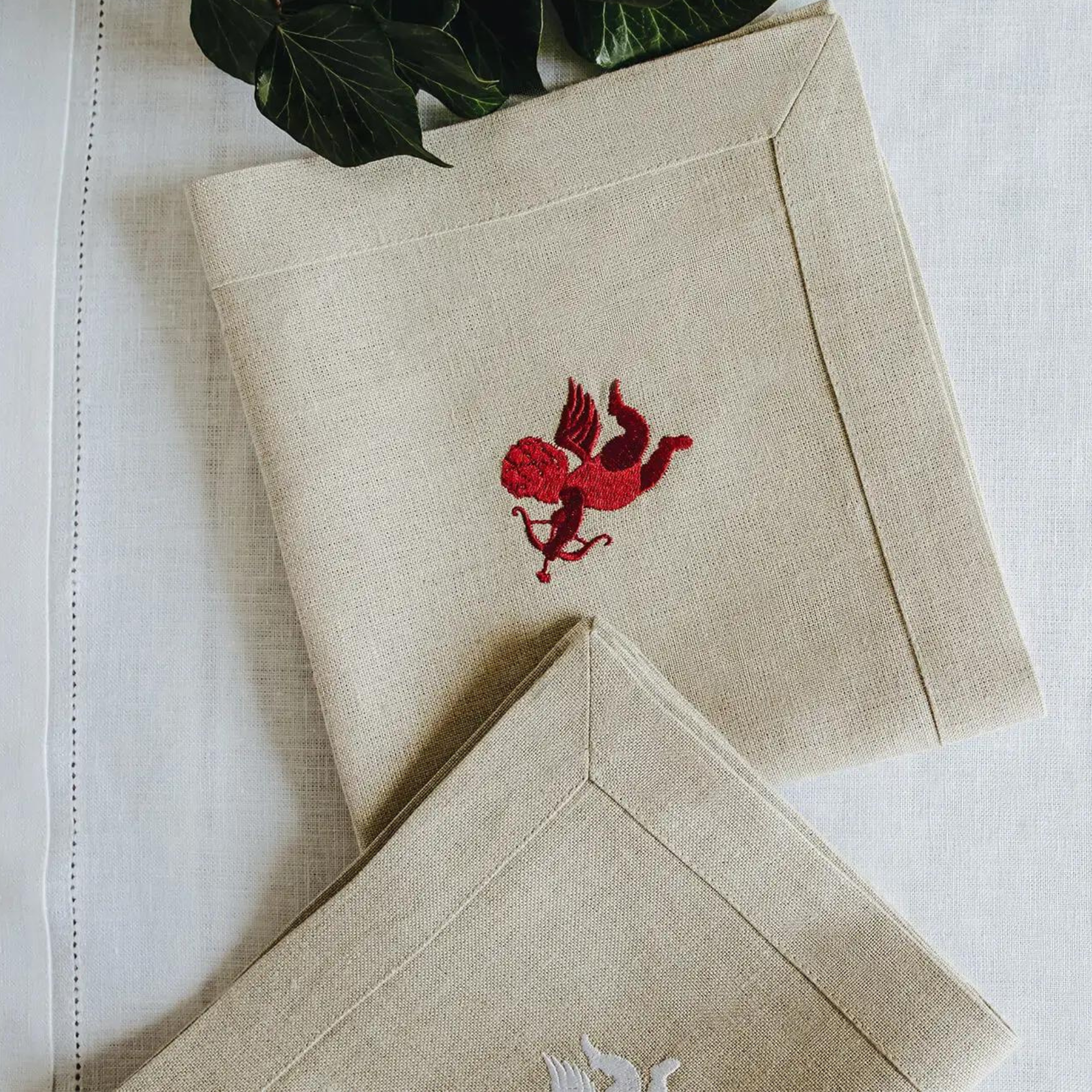 aniolek-haft-czerwony