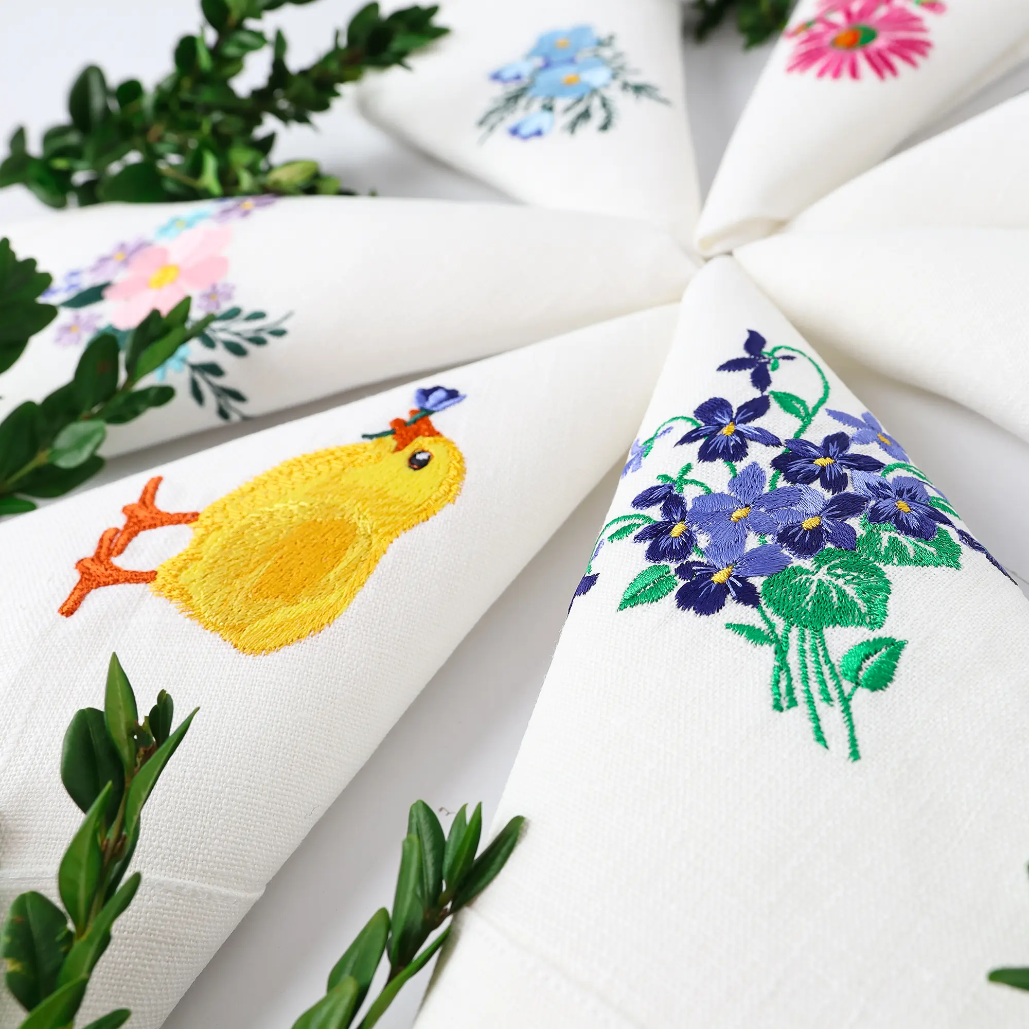 Serwetki wielkanocne kolaż z haftem