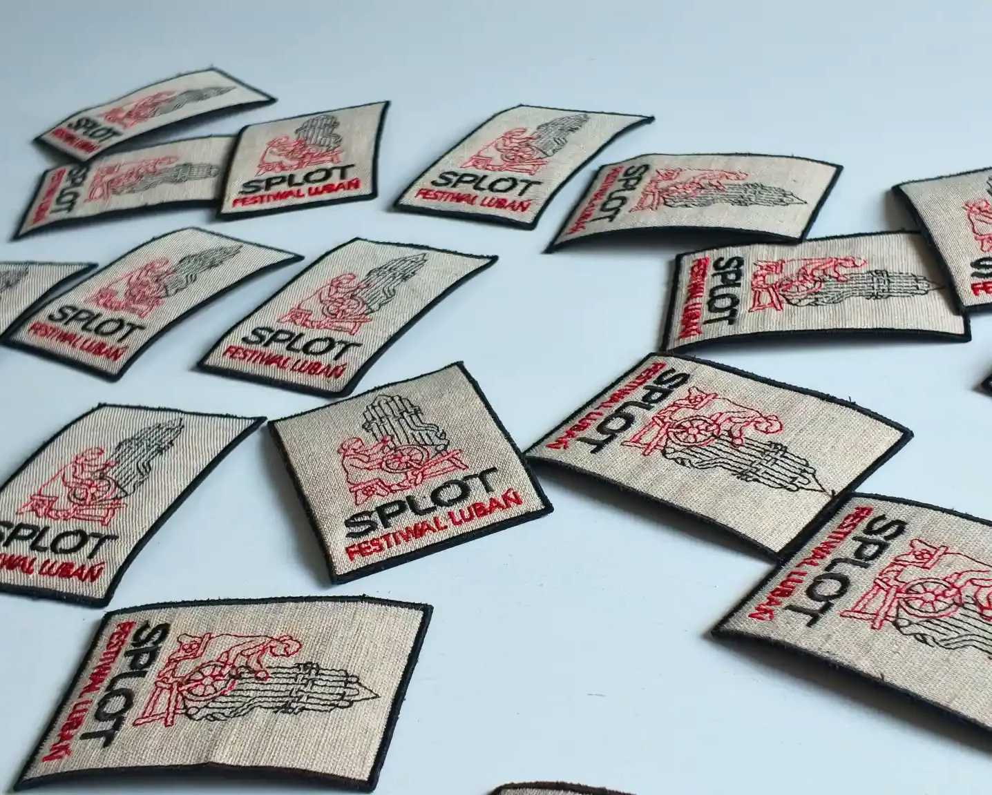 Leinenmagnete mit Stickerei beim SPLOT Festival in Lubań